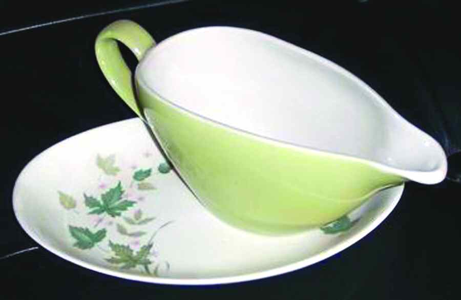 JB944 Gravy Boat & Underplate by Johnson Brothers-1