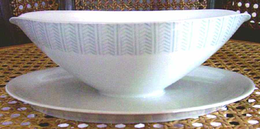 4210 Gravy Boat with Attached Underplate by Johann Seltmann-1