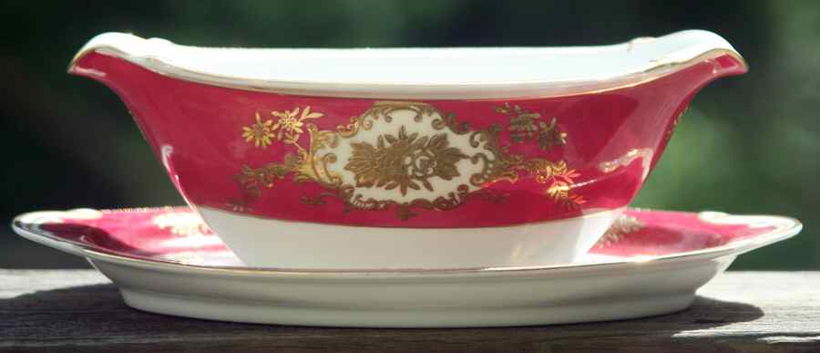 JYO71 Gravy Boat with Attached Underplate by Jyoto-1
