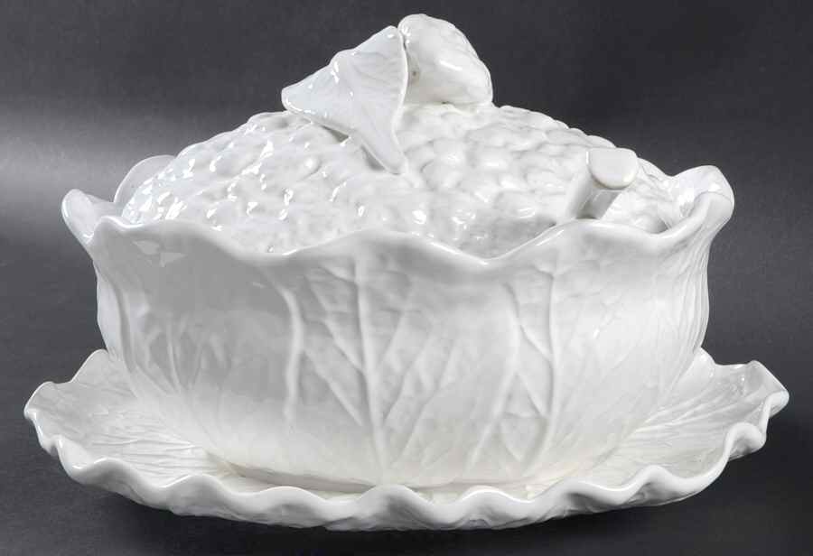 JWI7 Oval Tureen & Lid with Underplate by Jay Willfred-1