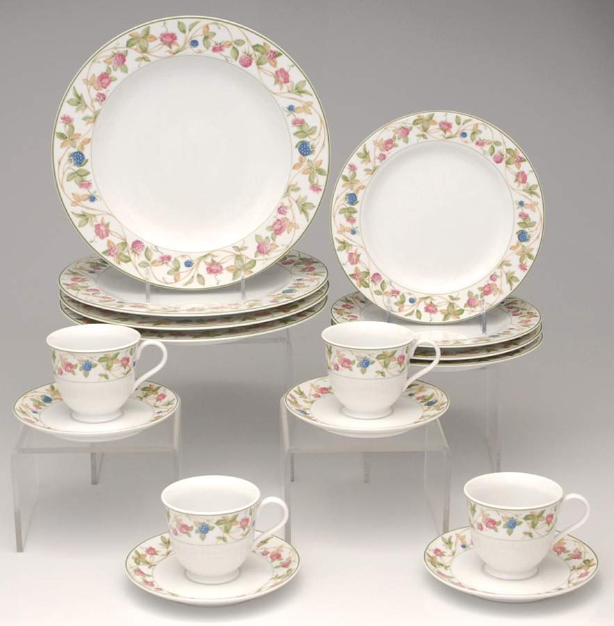 Raspberry Rose 16 Piece Set by Johann Haviland-1