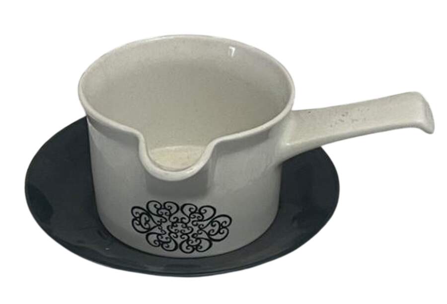 Alhambra Gravy Boat & Underplate by Johnson Brothers-1