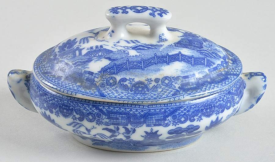 Blue Willow (Child's Set, Made in Japan) Toy Oval Covered Vegetable by Japan-1