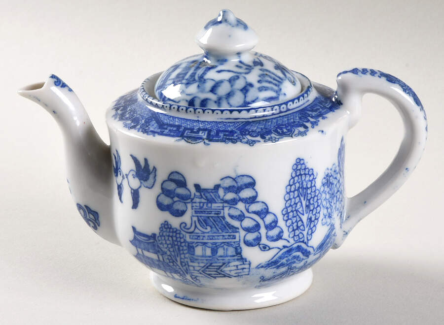 Blue Willow (Child's Set, Made in Japan) Toy Teapot & Lid by Japan-1