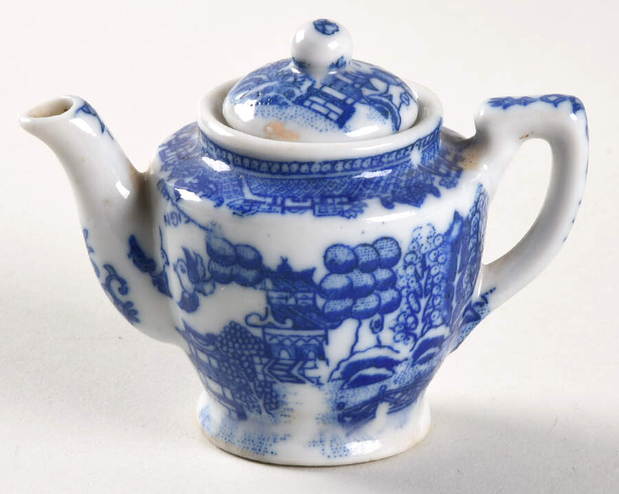 Blue Willow (Child's Set, Made in Japan) Toy Teapot & Lid by Japan-1