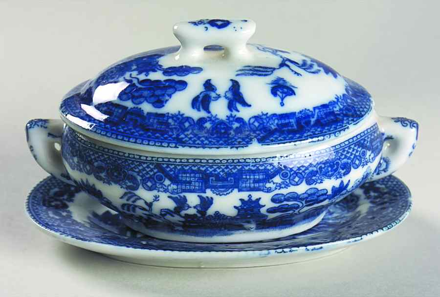 Blue Willow (Child's Set, Made in Japan) Toy Tureen with Lid & Underplate by Japan-1