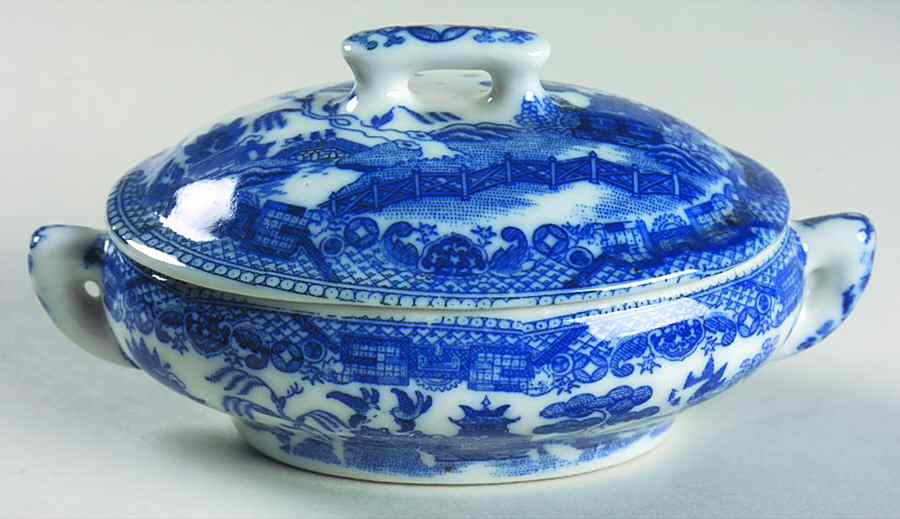 Blue Willow (Child's Set, Made in Japan) Toy Tureen & Lid by Japan-1