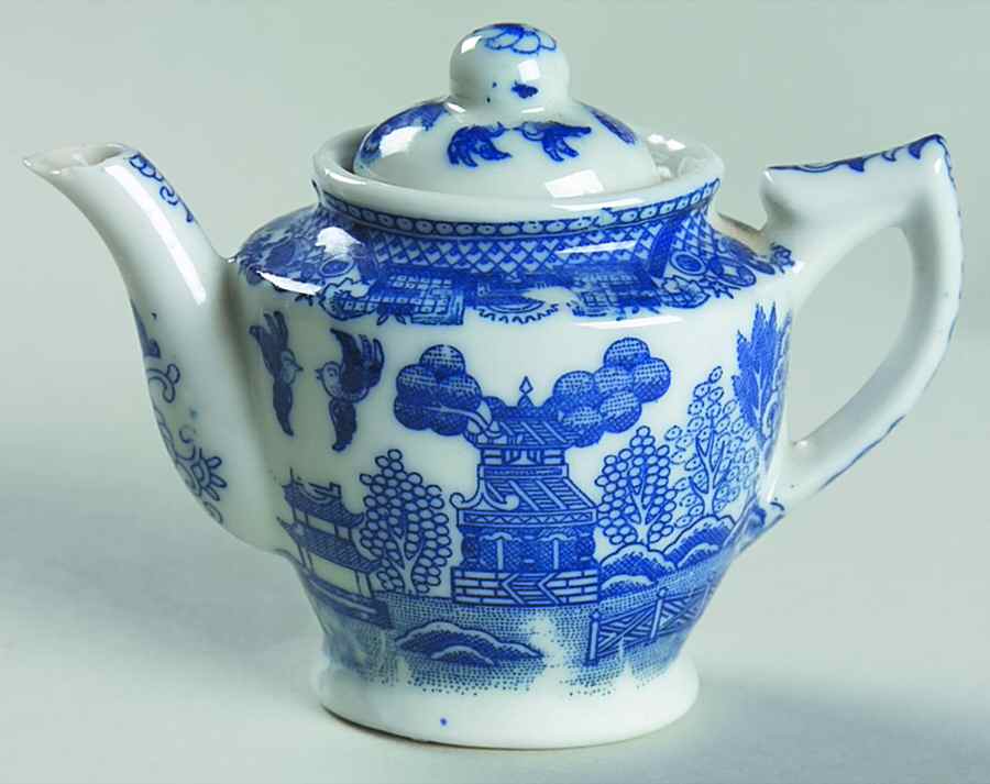 Blue Willow (Child's Set, Made in Japan) Toy Teapot & Lid by Japan-1