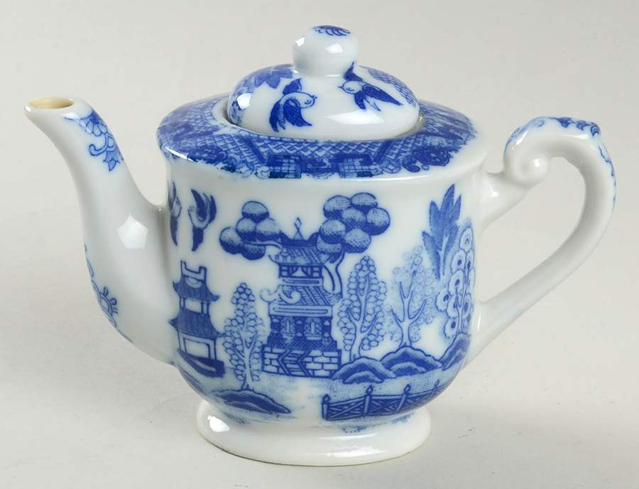 Blue Willow (Child's Set, Made in Japan) Toy Teapot & Lid by Japan-1