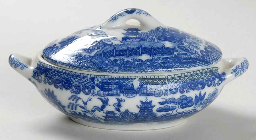 Blue Willow (Child's Set, Made in Japan) Toy Tureen & Lid by Japan-1