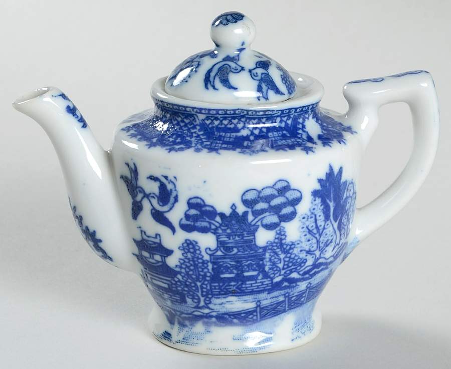 Blue Willow (Child's Set, Made in Japan) Toy Teapot & Lid by Japan-1