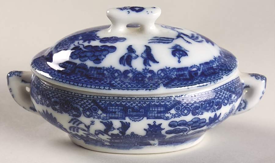 Blue Willow (Child's Set, Made in Japan) Toy Tureen & Lid by Japan-1