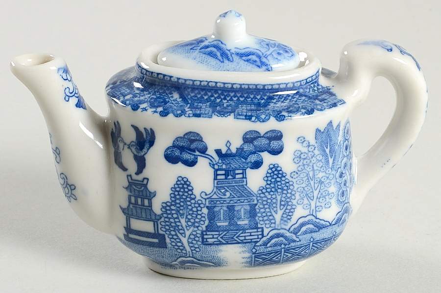 Blue Willow (Child's Set, Made in Japan) Toy Teapot & Lid by Japan-1