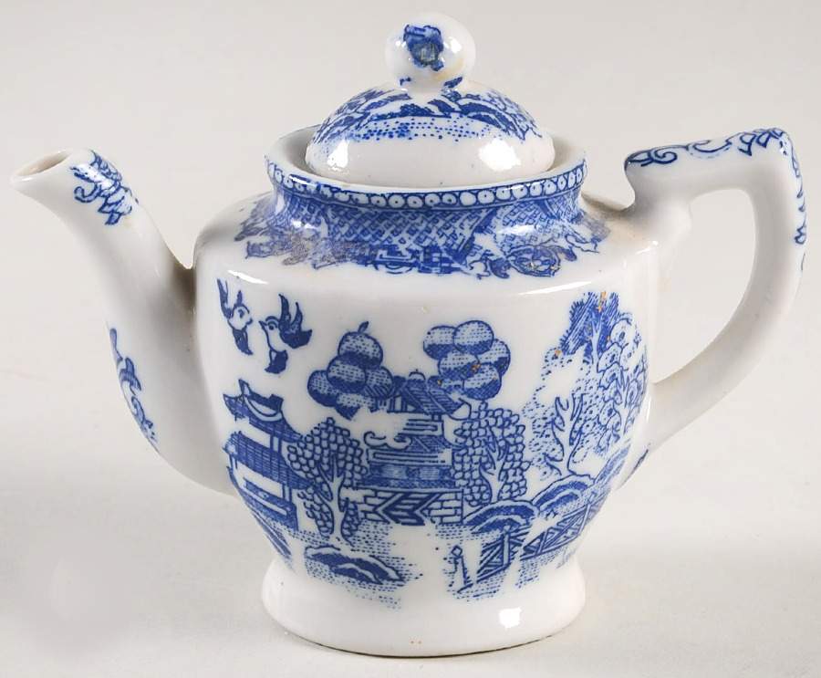 Blue Willow (Child's Set, Made in Japan) Toy Teapot & Lid by Japan-1