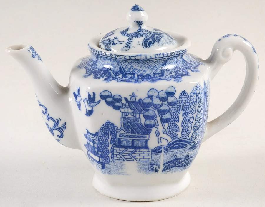 Blue Willow (Child's Set, Made in Japan) Toy Teapot & Lid by Japan-1