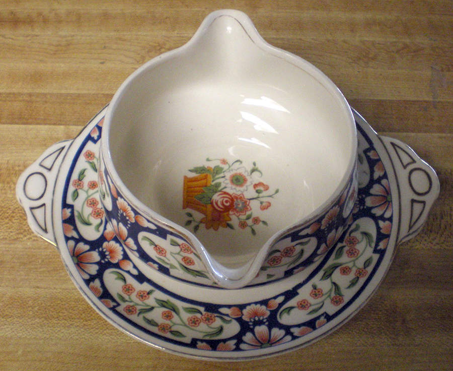 JB987 Round Gravy Boat/Attached Underplate by Johnson Brothers-1