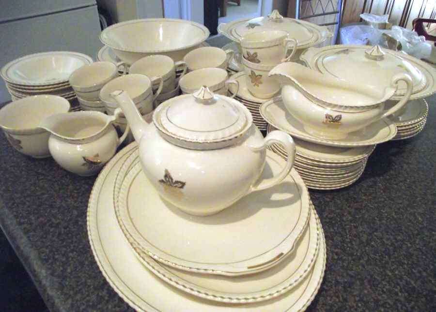 Jb988 Gravy Boat & Underplate by Johnson Brothers-1