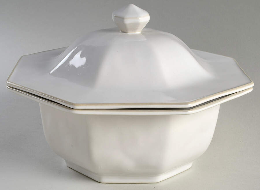 Octavia Whitewash (Portobello Trim) 2 Qt Round Covered Casserole by Juliska Ceramics-1
