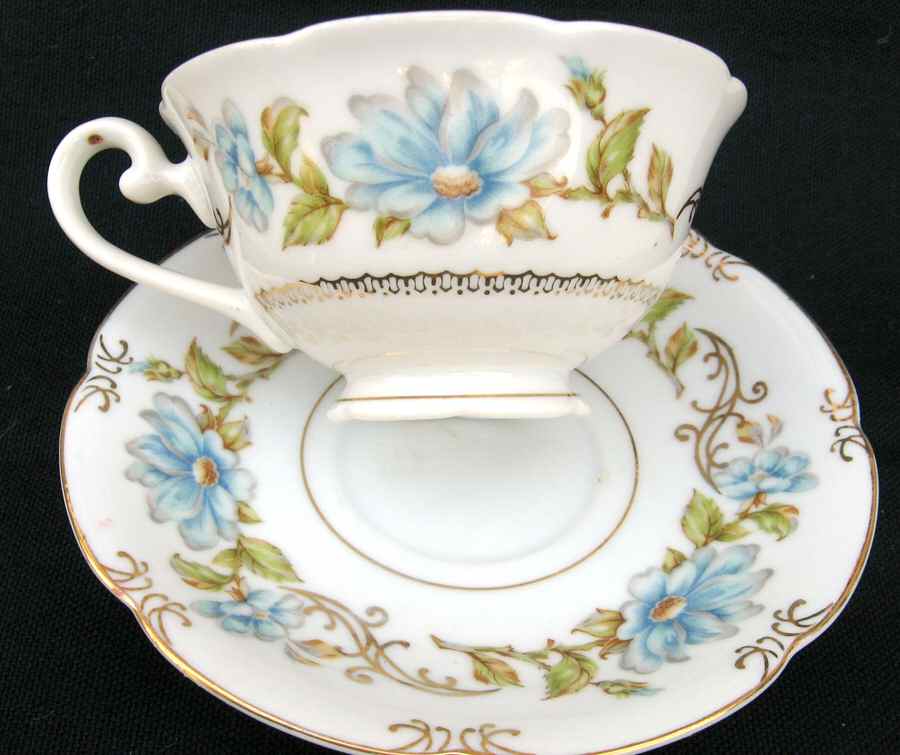 JYO76 Footed Cup & Saucer Set by Jyoto-1