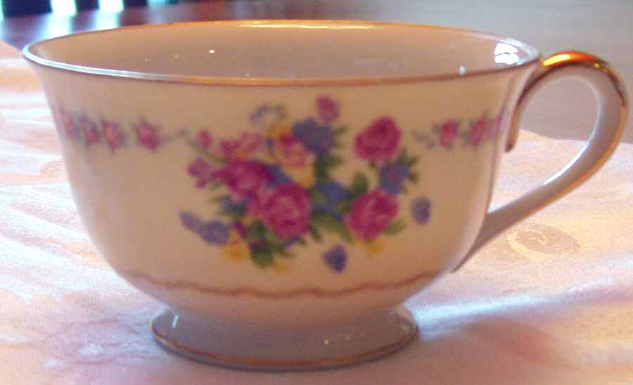 GOC68 Footed Cup by Gold China-1