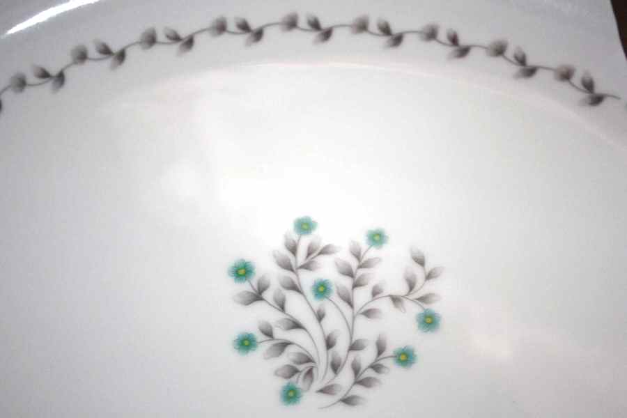 Green Star 12" Oval Serving Platter by Japan-1