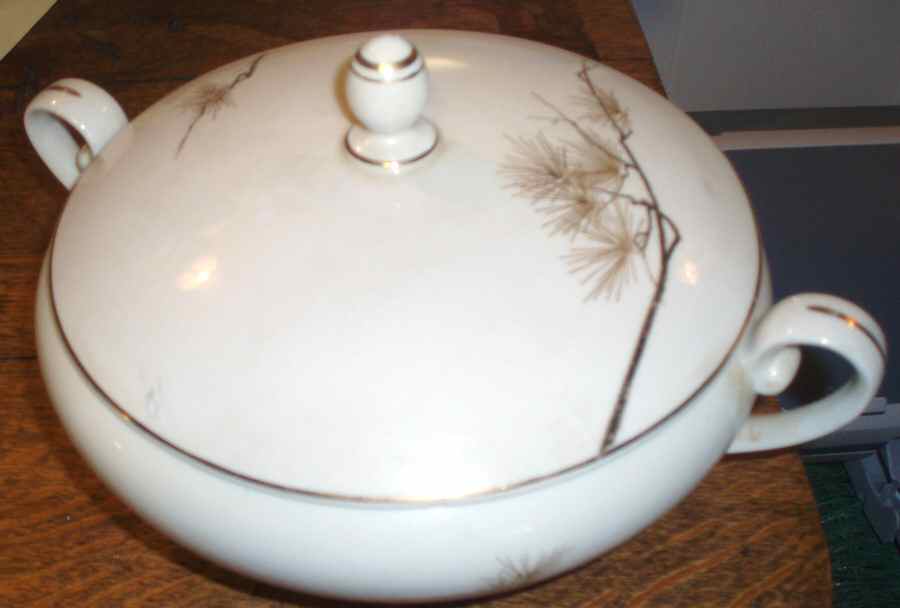 1743 Round Covered Vegetable by Jyoto-1
