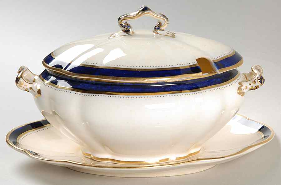 2390 Sauce Boat & Lid with Underplate by George Jones & Sons-1