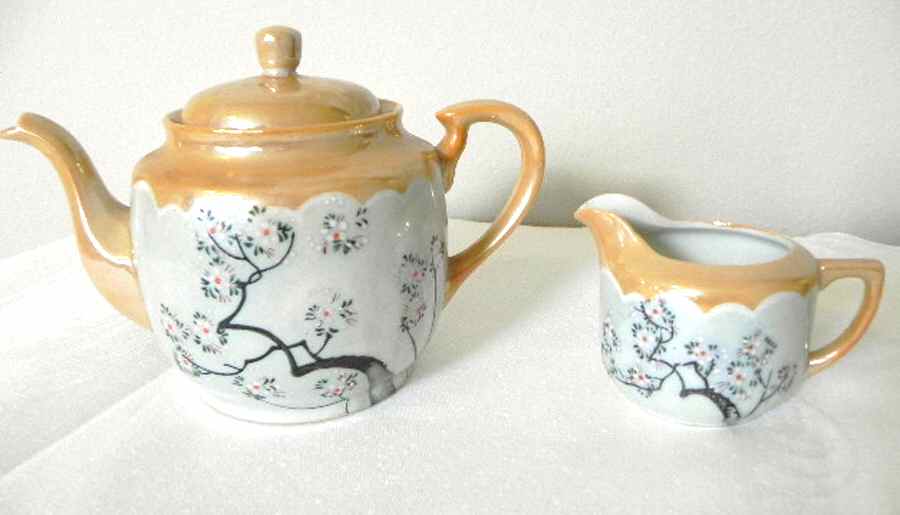 JAP882 Teapot & Lid by Japan-1