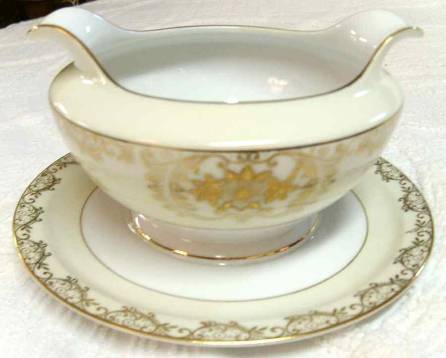 JAP885 Gravy Boat with Attached Underplate by Japan-1