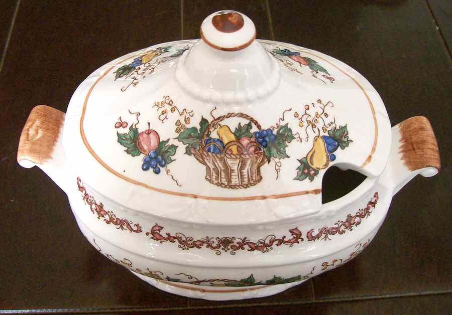 JAP920 Sauce Boat & Lid by Japan-1
