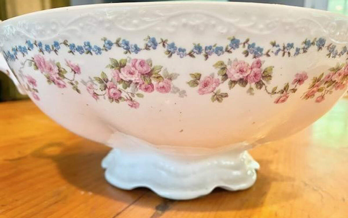 Bordeaux Rose Round Vegetable No Lid by Johnson Brothers-1