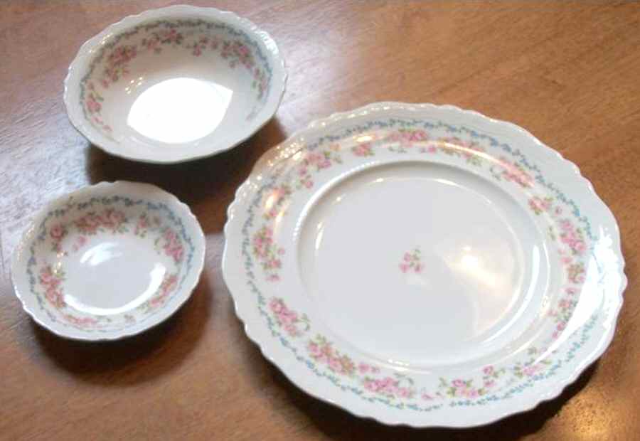 Bordeaux Rose Fruit/Dessert (Sauce) Bowl by Johnson Brothers-1