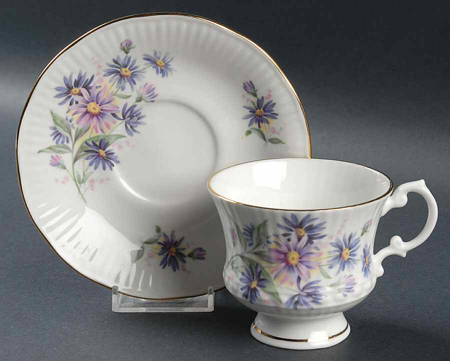 Piccadilly Footed Cup & Saucer Set by Jaeger-1