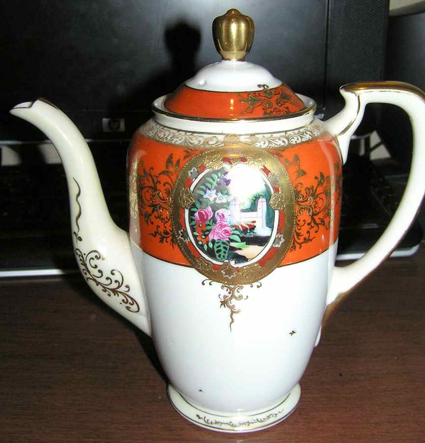MKM2 Coffee Pot & Lid by Murray Kreiss-1