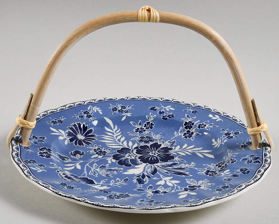 Devon Cottage 5 3/8"-5 5/8" Bamboo Handled Serving Plate  HC by Johnson Brothers-1