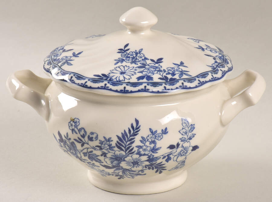 Devon Cottage Sugar Bowl & Lid by Johnson Brothers-1