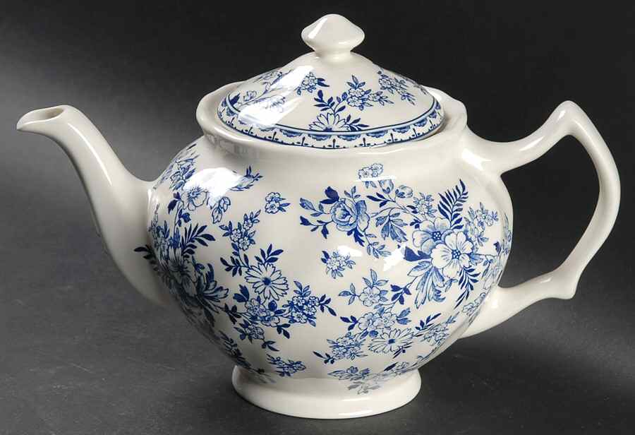 Devon Cottage Teapot & Lid by Johnson Brothers-1