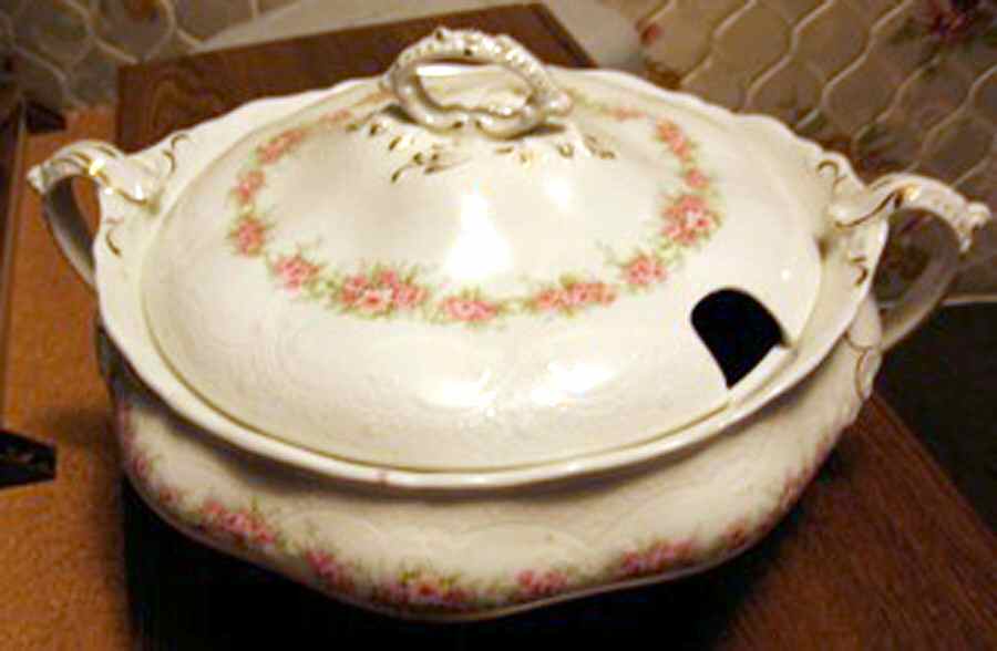 JB1107 No Trim Round Covered Vegetable by Johnson Brothers-1