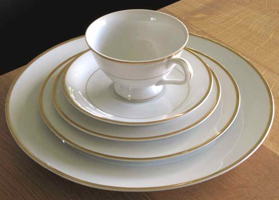 Shannondoa Dinner Plate by Japan-1