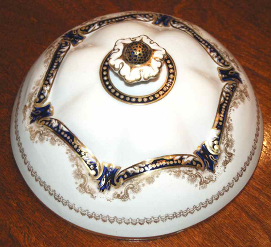 A3875 Lid for Muffin Dish by George Jones & Sons-1