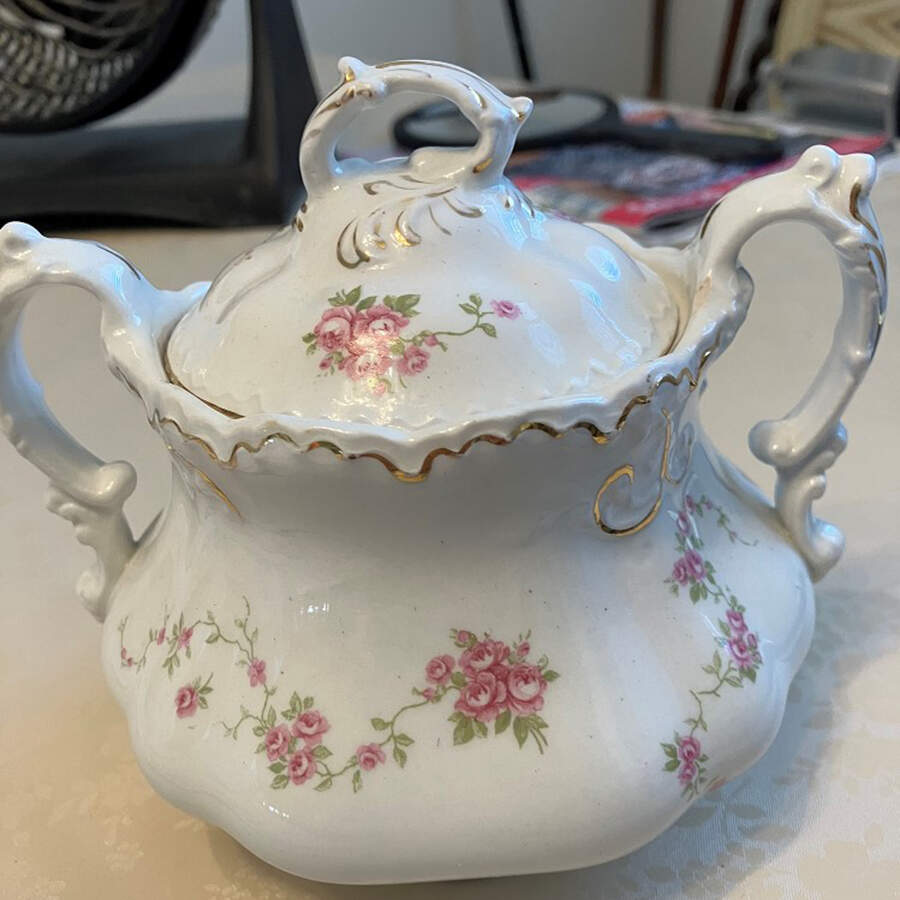 JB1134 Sugar Bowl & Lid by Johnson Brothers-1