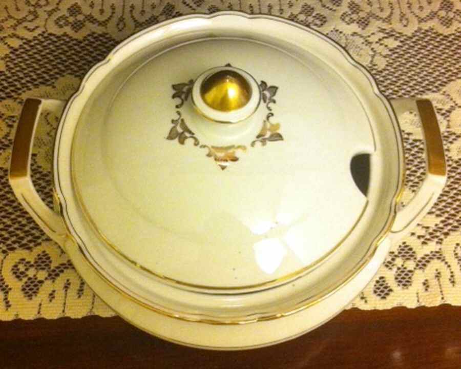 JAW2 Tureen &  Lid by Wilhelm Jager-1