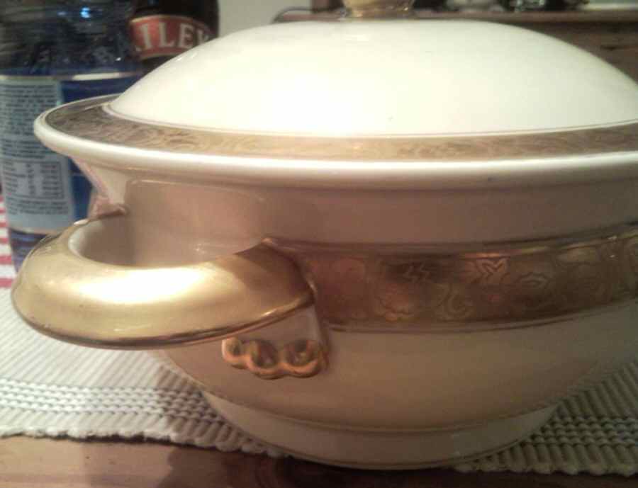 60670 Round Covered Vegetable by Jean Haviland-1