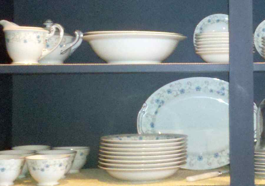 Clematis 16" Oval Serving Platter by Roberts-1