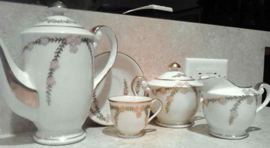 9930-529-60 Coffee Pot & Lid by Kutani-1