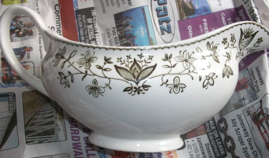 Ashford Green Gravy Boat by Johnson Brothers-1