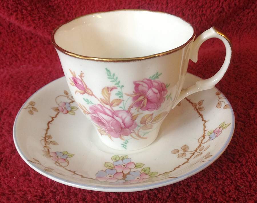 J627 Flat Cup & Saucer Set by Jason (England)-1
