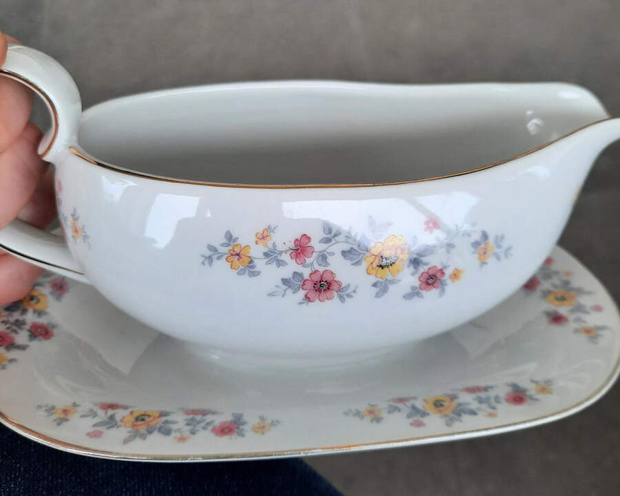 JAE272 Gravy Boat with Attached Underplate by Jaeger-1