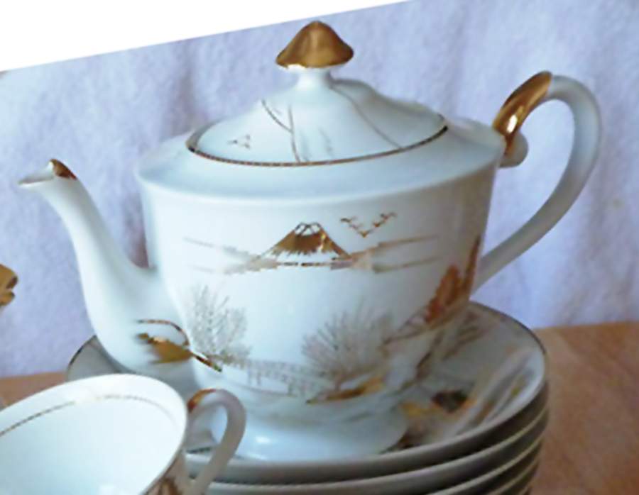 KUT422 Teapot & Lid by Kutani-1