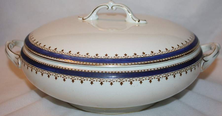 JOT32 Oval Covered Vegetable by John Tams-1